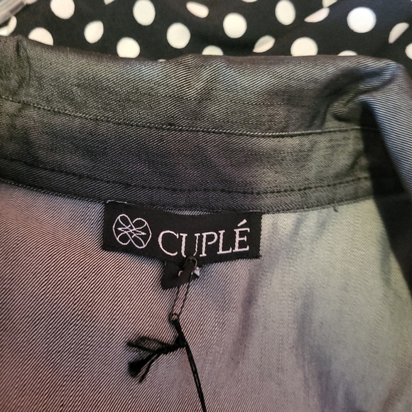 Cuple Short Sleeve Button Up  Black Denim Shirt. Made in Spain. Size Small. - Picture 4 of 6